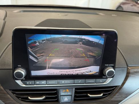 Used 2025 Nissan Altima 2.5 SV image 17