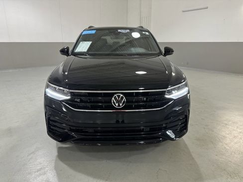 Certified 2024 Volkswagen Tiguan SE R-Line image 2