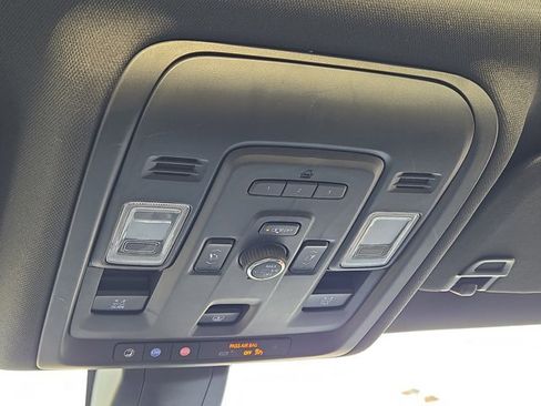 Used 2021 Chevrolet Tahoe Premier w/ Premium Package image 31