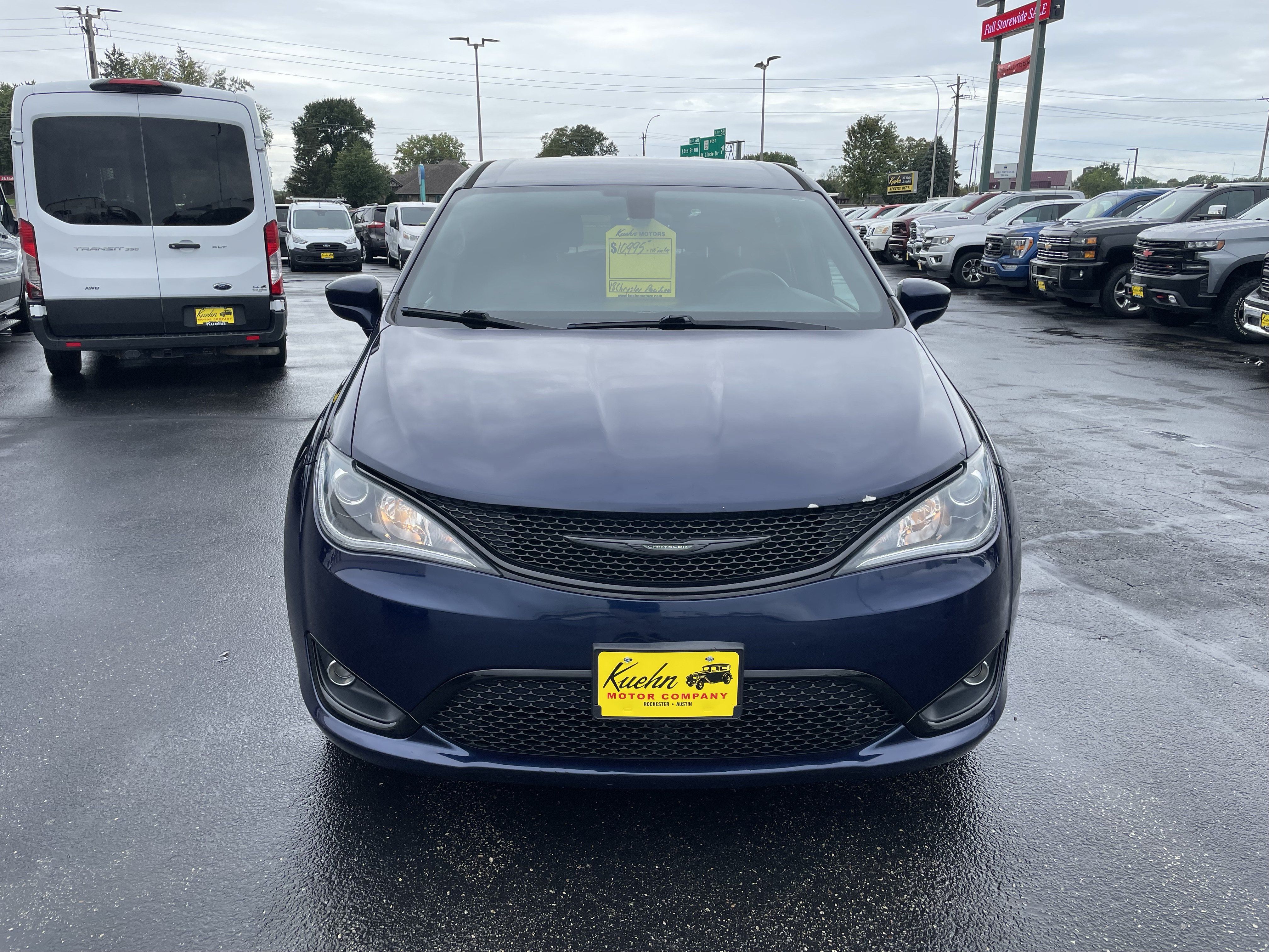 Used 2018 Chrysler Pacifica Touring Plus w/ S Appearance Package FWD image 3