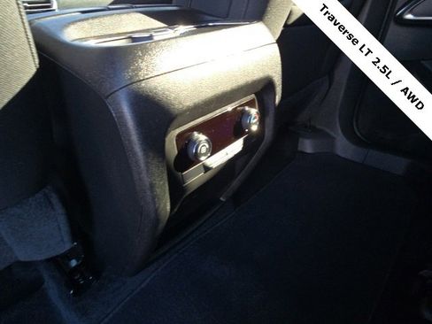 Used 2025 Chevrolet Traverse LT image 19