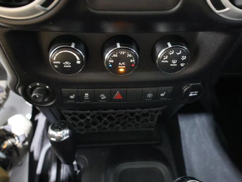 Used 2014 Jeep Wrangler Unlimited Sahara w/ Trailer Tow Group AWD/4WD image 25