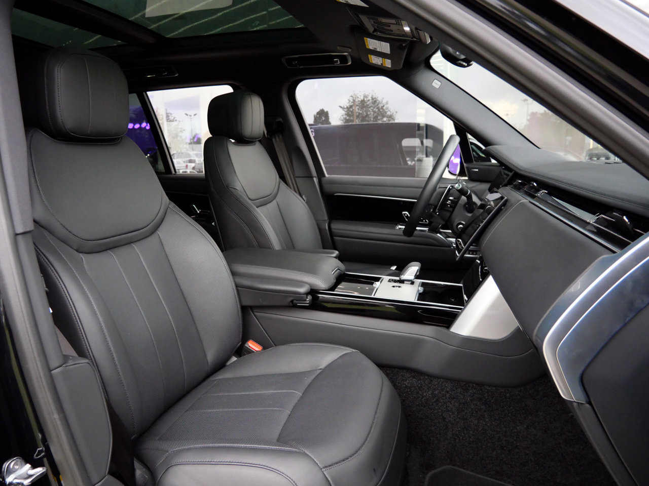 Used 2025 Land Rover Range Rover SE AWD/4WD image 22