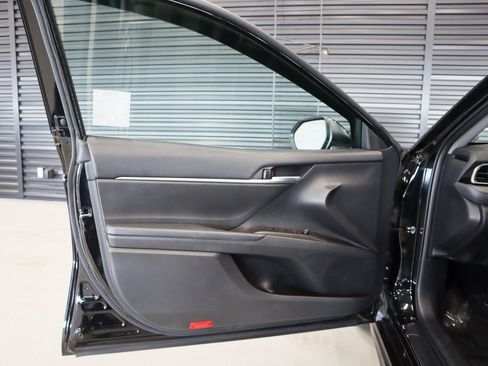 Used 2022 Toyota Camry SE image 23