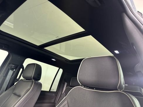 Used 2022 GMC Yukon XL SLT w/ SLT Premium Package image 12