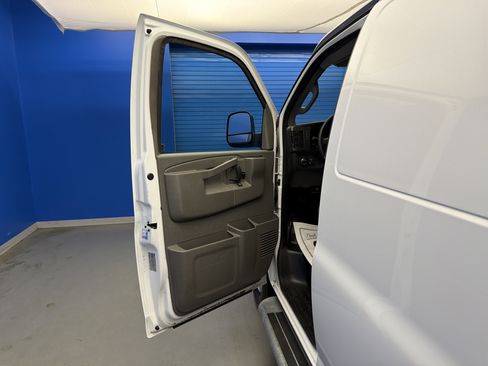 Used 2024 Chevrolet Express 2500 w/ Driver Convenience Package RWD image 10
