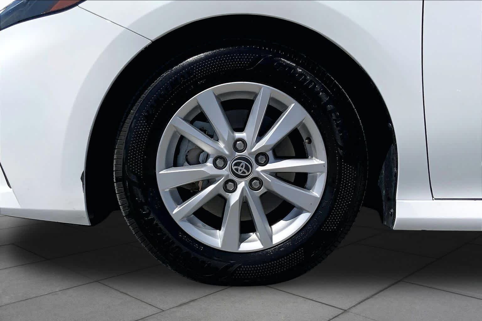 Used 2026 Toyota Camry LE FWD image 11
