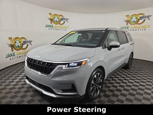 Used 2024 Kia Carnival EX image 4