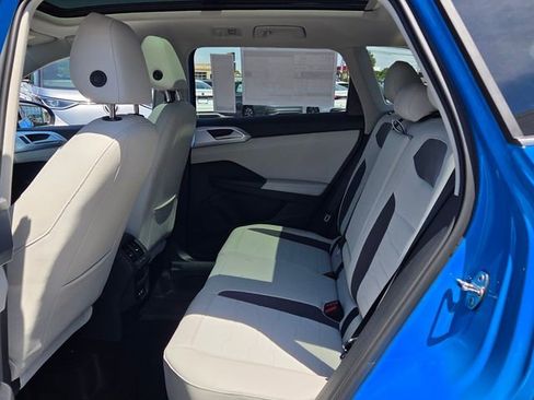 New 2026 Volkswagen Taos SE image 6