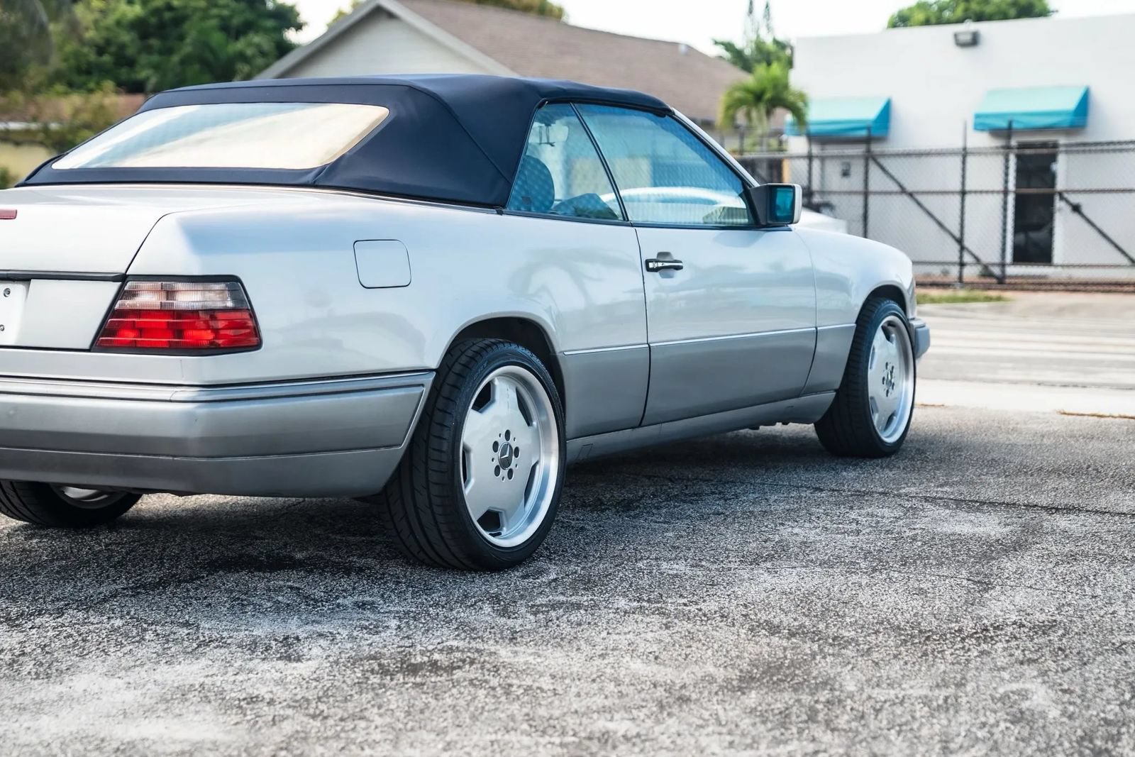 Used 1995 Mercedes-Benz E 320 Convertible image 9