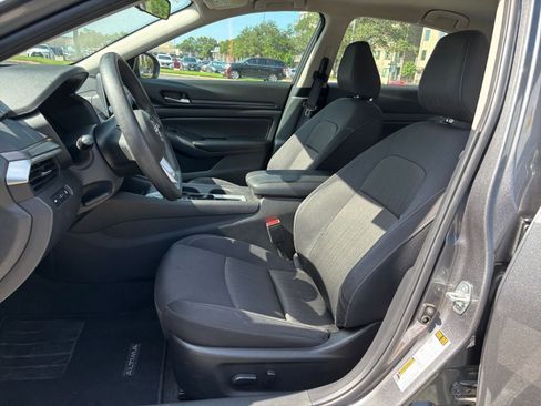 Used 2025 Nissan Altima 2.5 SV FWD image 22