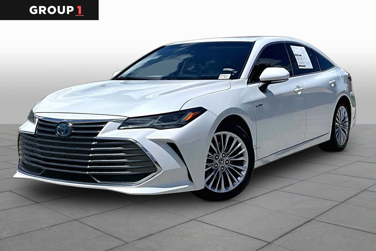 Used 2019 Toyota Avalon Limited FWD image 1