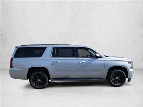 Used 2015 Chevrolet Suburban LT image 4