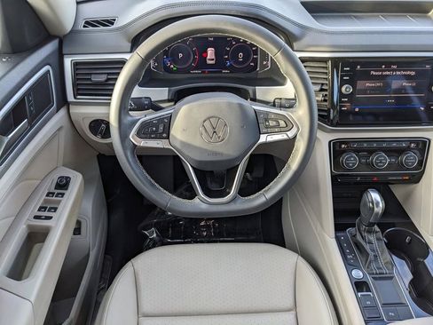 Certified 2023 Volkswagen Atlas SE image 13