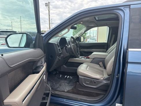 Used 2018 Ford Expedition Limited w/ Equipment Group 301A AWD/4WD image 10