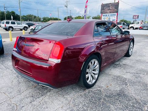 Used 2019 Chrysler 300 Touring w/ Chrome Appearance Package RWD image 9