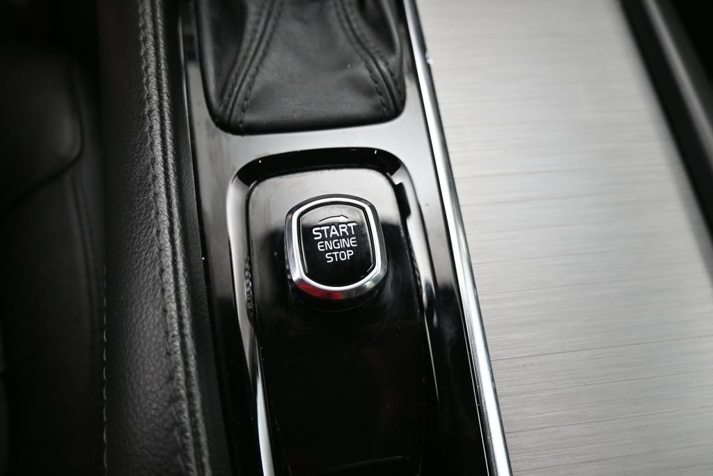 Used 2022 Volvo XC90 T5 Momentum AWD/4WD image 9