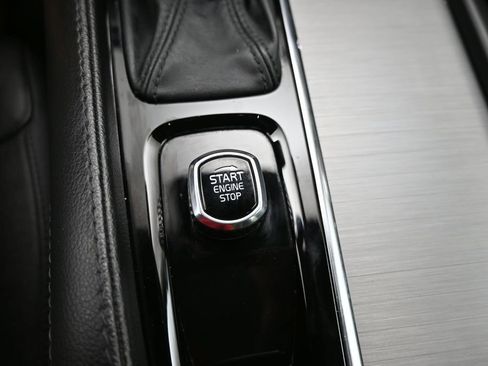 Used 2022 Volvo XC90 T5 Momentum AWD/4WD image 9