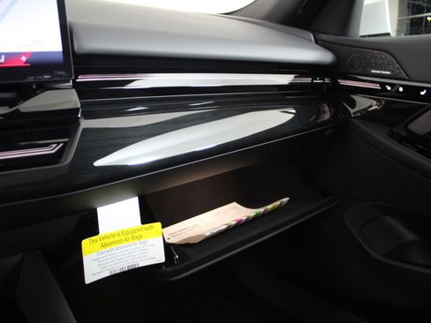 New 2026 BMW 530i xDrive w/ M Sport Package image 28