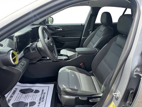 Certified 2024 Chevrolet Trax LT FWD image 10