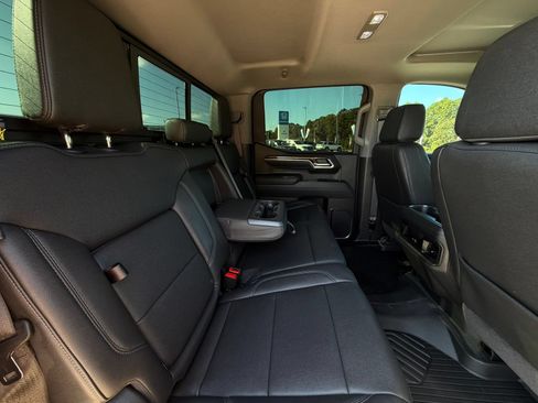 Used 2026 Chevrolet Silverado 1500 LT Trail Boss w/ Safety Package AWD/4WD image 32