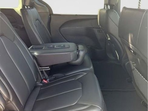 New 2026 Chrysler Pacifica Select FWD image 24