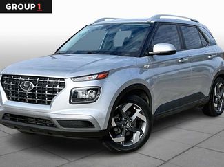 Used 2023 Hyundai Venue SEL video 1