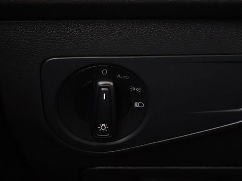 Used 2022 Volkswagen Tiguan S image 33