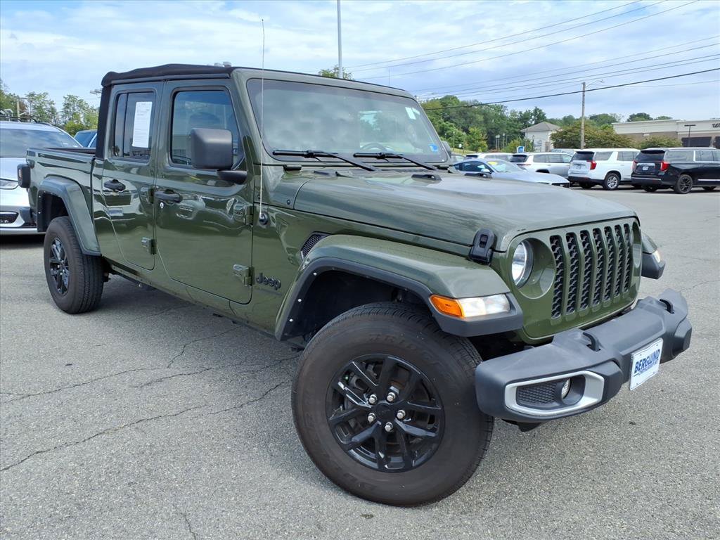 Used 2022 Jeep Gladiator Sport AWD/4WD image 2