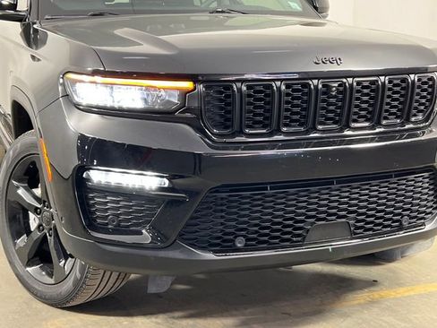 Used 2023 Jeep Grand Cherokee Limited w/ Luxury Tech Group II image 45