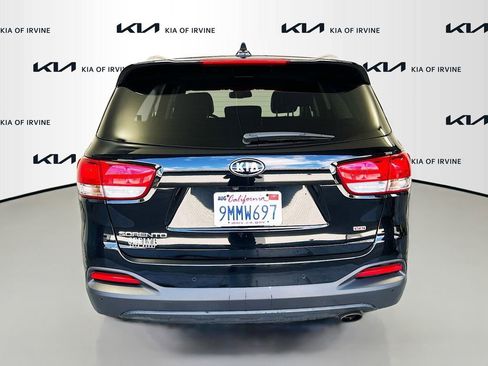 Certified 2017 Kia Sorento LX w/ LX Convenience Package image 11