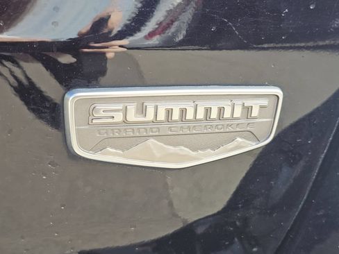 Used 2019 Jeep Grand Cherokee Summit w/ Platinum Series Group AWD/4WD image 19