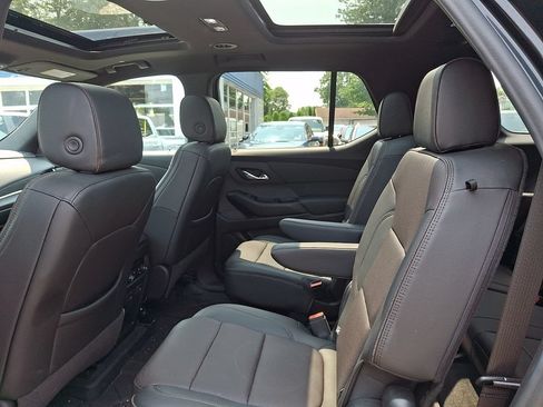 Used 2023 Chevrolet Traverse High Country w/ LPO, Floor Liner Package AWD/4WD image 10