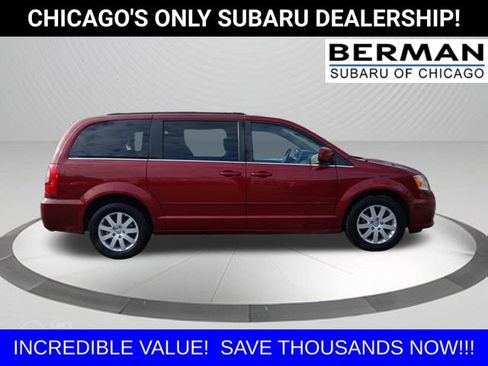 Used 2016 Chrysler Town & Country LX image 3