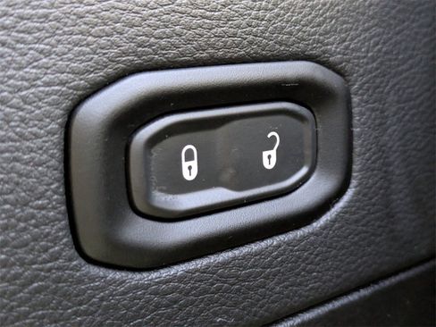 Used 2024 Jeep Wrangler Unlimited Rubicon image 26