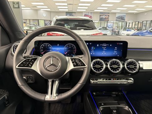 Used 2026 Mercedes-Benz GLB 250 4MATIC image 9