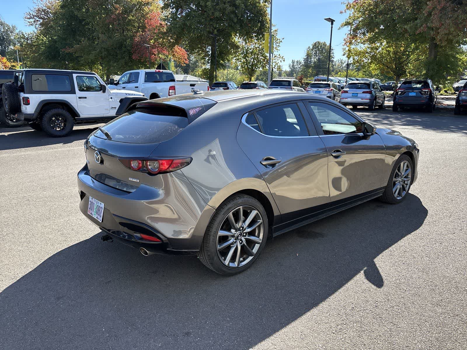 Used 2019 MAZDA MAZDA3 Hatchback w/ Preferred Package FWD image 4