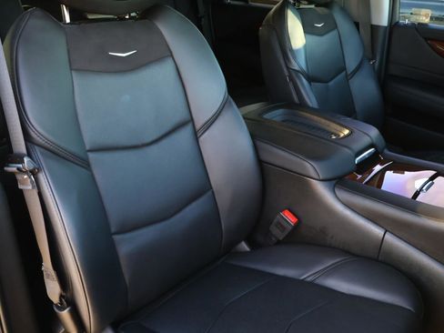 Used 2018 Cadillac Escalade Premium Luxury image 15