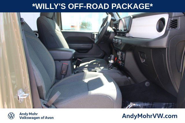 Used 2025 Jeep Gladiator Sport AWD/4WD image 19