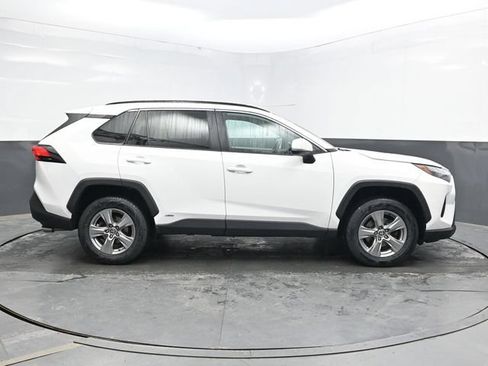 Used 2022 Toyota RAV4 XLE AWD/4WD image 8