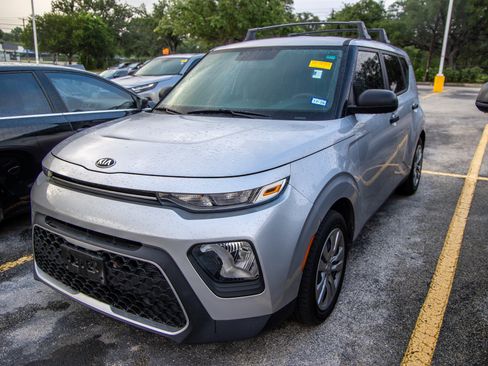Used 2020 Kia Soul LX FWD image 1