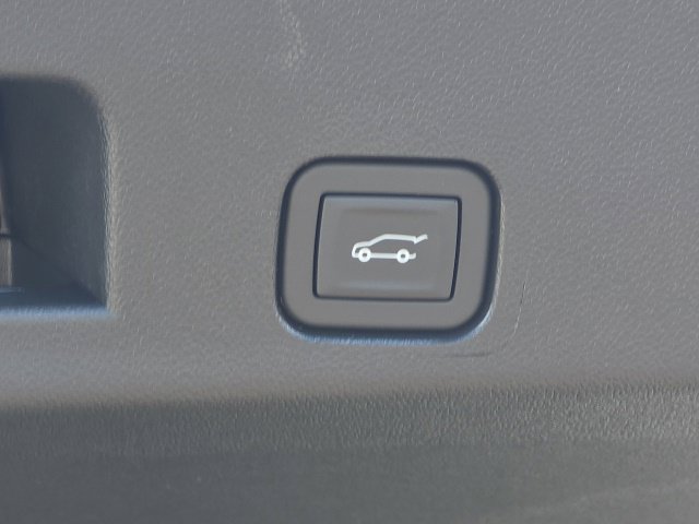 New 2027 Chevrolet Traverse LT w/ Driver Confidence Package FWD image 32