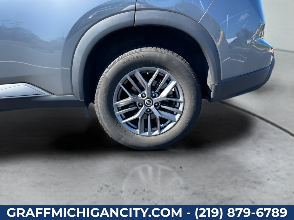 Used 2024 Nissan Rogue S AWD/4WD image 10