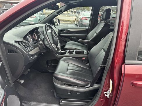 Used 2019 Dodge Grand Caravan GT image 16