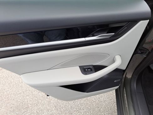 New 2026 Porsche Macan 4 Electric image 21