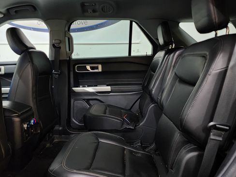 Used 2022 Ford Explorer XLT w/ Equipment Group 202A image 17