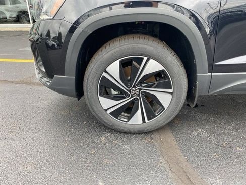New 2024 Volkswagen Taos SE image 21