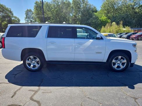 Used 2020 Chevrolet Suburban LT w/ Texas Edition Package AWD/4WD image 4