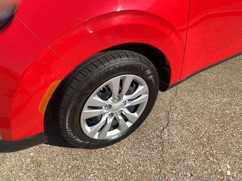 Used 2024 Kia Soul LX image 7