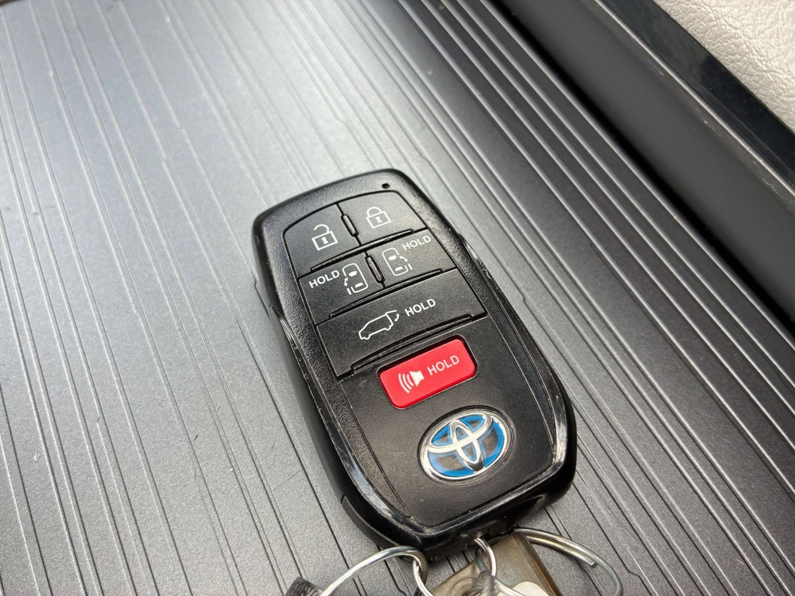 Used 2025 Toyota Sienna XLE FWD image 20